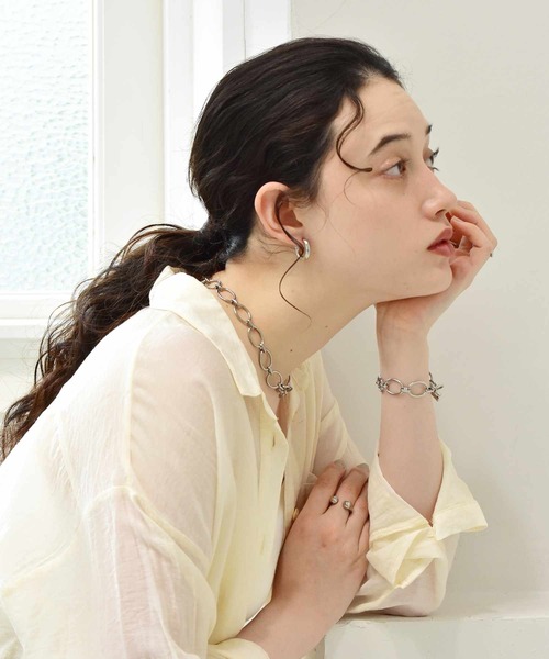 LHME（エルエイチエムイー）の「【WEB限定】”Gleam”オーバルチャンキーチェーンブレスレット/サージカルステンレス（金属アレルギー対応）【LHME / エルエイチエムイー】（ブレスレット・レディース・シルバー/ゴールド・ONE SIZE）」の6枚目の写真