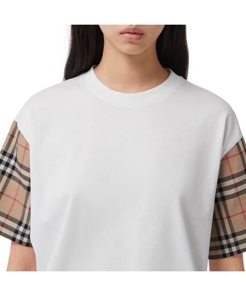 BURBERRY（バーバリー）の「ヴィンテージチェック スリーブ コットン オーバーサイズTシャツ（Tシャツ/カットソー・レディース・ホワイト・S/M/XS）」の3枚目の写真