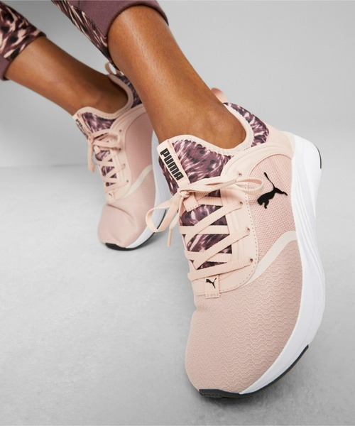 PUMA(プーマ)の「PUMA プーマ ウィメンズ ソフトライド ルビー サファリ グラム ランニングシューズ(スニーカー・レディース・ブラック/ピンクベージュ・25.0cm/24.5cm/26.0cm/25.5cm/24.0cm/22.5cm/23.5cm/23.0cm)」の1枚目の写真