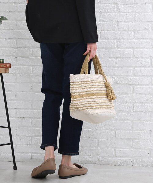 SHOO・LA・RUE（シューラルー）の「◆程よいシルエットでどんなスタイルにもマッチ！デニム テーパードパンツ（デニムパンツ・レディース・ブルー/ダークネイビー・01/02/03/04/05/10）」の3枚目の写真