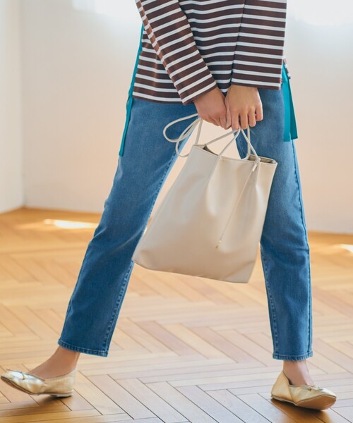 SHOO・LA・RUE（シューラルー）の「◆程よいシルエットでどんなスタイルにもマッチ！デニム テーパードパンツ（デニムパンツ・レディース・ブルー/ダークネイビー・01/02/03/04/05/10）」の17枚目の写真