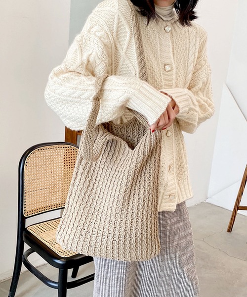 florist（フローリスト）の「【A4収納可】編みニットトートバッグ（トートバッグ・レディース・オフホワイト/ベージュ/キャメル/モカ/ブラック・FREE）」の5枚目の写真