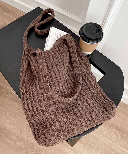 florist（フローリスト）の「【A4収納可】編みニットトートバッグ（トートバッグ・レディース・オフホワイト/ベージュ/キャメル/モカ/ブラック・FREE）」の4枚目の写真