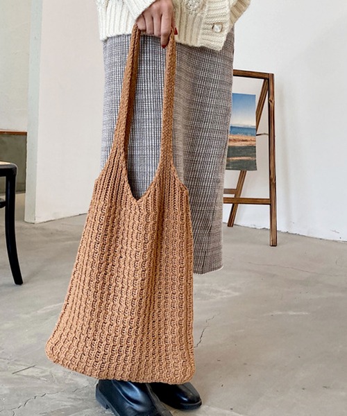 florist（フローリスト）の「【A4収納可】編みニットトートバッグ（トートバッグ・レディース・オフホワイト/ベージュ/キャメル/モカ/ブラック・FREE）」の6枚目の写真