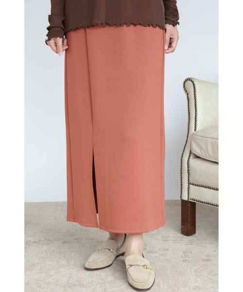 &. NOSTALGIA（アンドドットノスタルジア）の「【ZOZO限定】スムースタッチスリットタイトロングスカート（スカート・レディース・ブラック/パープル/ピンク/オレンジ/グリーン/グレイッシュベージュ/テラコッタ・FREE）」の3枚目の写真