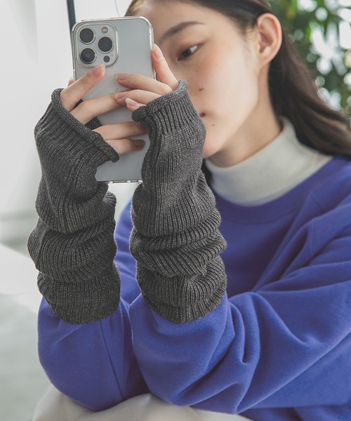 A part by（アパートバイ）の「ニットアームウォーマー（手袋・レディース・チャコールグレー/ベージュ・FREE）」の9枚目の写真