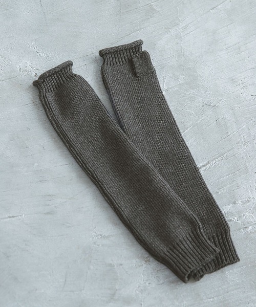 A part by（アパートバイ）の「ニットアームウォーマー（手袋・レディース・チャコールグレー/ベージュ・FREE）」の11枚目の写真