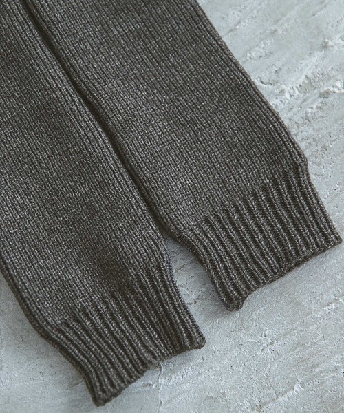 A part by（アパートバイ）の「ニットアームウォーマー（手袋・レディース・チャコールグレー/ベージュ・FREE）」の3枚目の写真