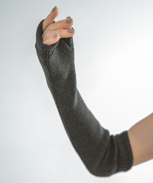 A part by（アパートバイ）の「ニットアームウォーマー（手袋・レディース・チャコールグレー/ベージュ・FREE）」の5枚目の写真