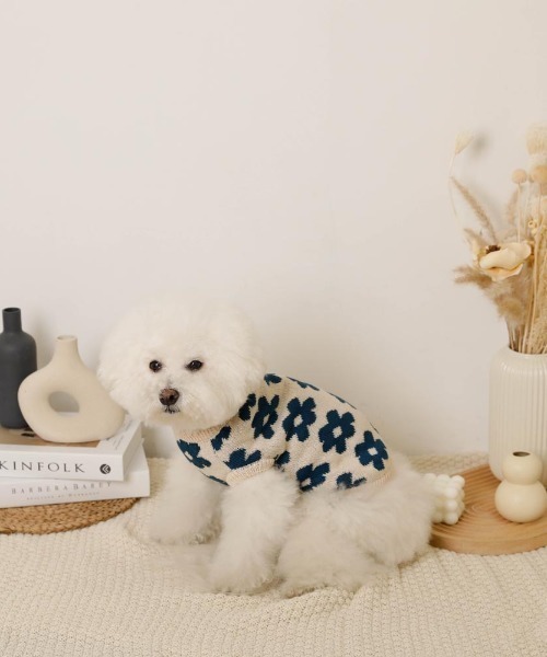 moncheri（モンシェリ）の「サスティナブルフラワーニットベスト / 犬服 / ドッグウェア（ペットウェア・レディース・ベージュ/モカ・S/M/L/XL/XS/2M）」の9枚目の写真