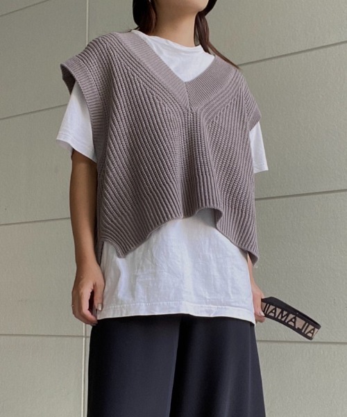 AMAIL（アマイル）の「Bulky deep vest（ベスト・レディース・グレー/ホワイト/マスタード・FREE）」の2枚目の写真