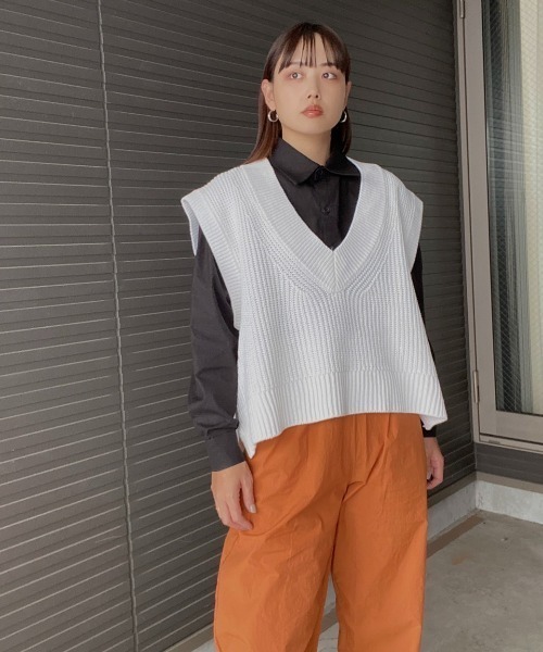 AMAIL（アマイル）の「Bulky deep vest（ベスト・レディース・グレー/ホワイト/マスタード・FREE）」の6枚目の写真