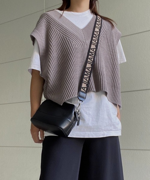 AMAIL（アマイル）の「Bulky deep vest（ベスト・レディース・グレー/ホワイト/マスタード・FREE）」の7枚目の写真