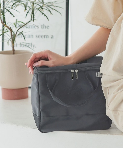 DONOBAN（ドノバン）の「保冷ソフト素材ランチボックス（ハンドバッグ・レディース・ベージュ/ブラック/ブルー・F）」の2枚目の写真