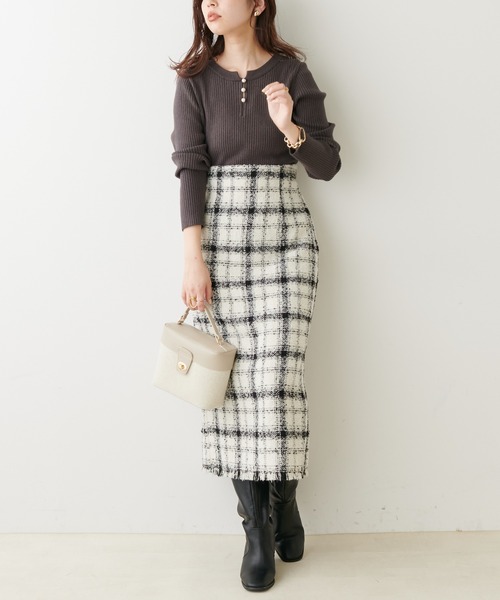 natural couture(ナチュラルクチュール)の「シーズンムード満点◎/チェックツイードハイウエストスカート(スカート・レディース・グレー/オフホワイト/グリーン・FREE)」の10枚目の写真
