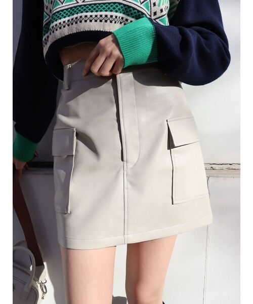 EVRIS（エヴリス）の「フェイクレザーポケットミニスカート（スカート・レディース・ブラック/グリーン/アイボリー・SMALL/MEDIUM）」の11枚目の写真