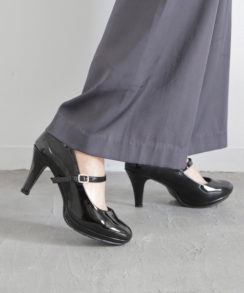 grandfleur（グランドフルール）の「ストーム入りラウンドトゥストラップフォーマルパンプス（パンプス・レディース・ブラック系その他/ブラック・23.0cm/24.5cm/22.5cm/24.0cm/23.5cm）」の2枚目の写真