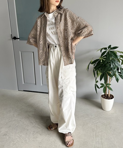 Java(ジャバ)の「《JaVa ジャバコラボ》大人の透けクロシェ。ブロックレース半袖ブラウス(シャツ/ブラウス・レディース・オフホワイト/グレイッシュベージュ/チャコールグレー・LARGE/MEDIUM/SMALL/X-LARGE)」の6枚目の写真