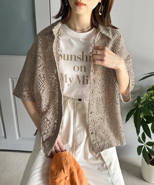 Java(ジャバ)の「《JaVa ジャバコラボ》大人の透けクロシェ。ブロックレース半袖ブラウス(シャツ/ブラウス・レディース・オフホワイト/グレイッシュベージュ/チャコールグレー・LARGE/MEDIUM/SMALL/X-LARGE)」の7枚目の写真