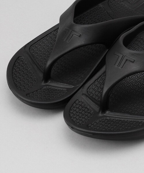 PUBLUX（パブリュクス）の「TELIC/テリック FLIP FLOP トングリカバリーサンダル（サンダル・レディース・ブラック/オフホワイト・MEDIUM/LARGE/X-LARGE/SMALL）」の9枚目の写真