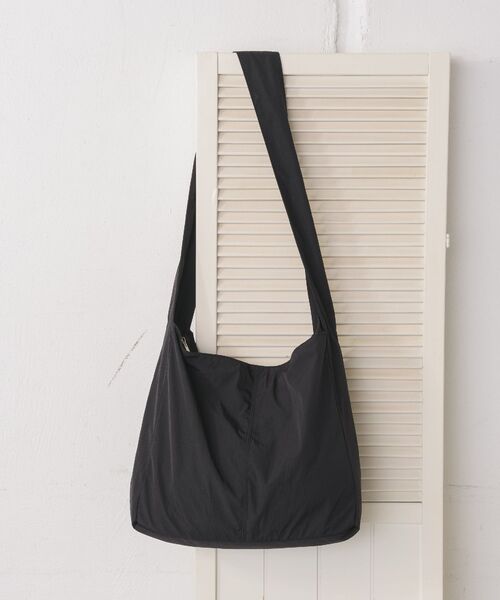 RETRO GIRL(レトロガール)の「BIGショルダーバッグ(ショルダーバッグ・レディース・ナチュラル/ブルー/ブラック・ONE SIZE)」の2枚目の写真