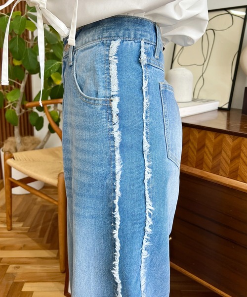 moment+（モーメントプラス）の「サイドフリンジセミワイドデニムパンツ（デニムパンツ・レディース・インディゴブルー/サックスブルー/ブラック系その他/ブルー・M/L/S）」の17枚目の写真