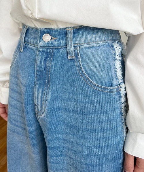 moment+（モーメントプラス）の「サイドフリンジセミワイドデニム