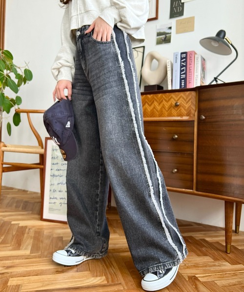 moment+（モーメントプラス）の「サイドフリンジセミワイドデニムパンツ（デニムパンツ・レディース・インディゴブルー/サックスブルー/ブラック系その他/ブルー・M/L/S）」の21枚目の写真