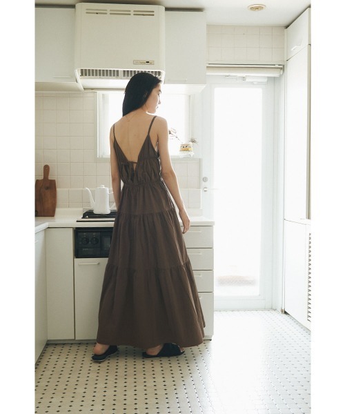 marjour(マージュール)の「CAMISOLE TIERED ONEPIECE(ワンピース・レディース・ブラック/ブラウン・M)」の7枚目の写真