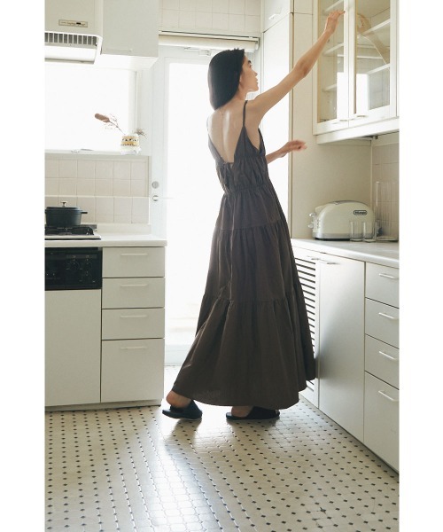 marjour(マージュール)の「CAMISOLE TIERED ONEPIECE(ワンピース・レディース・ブラック/ブラウン・M)」の8枚目の写真