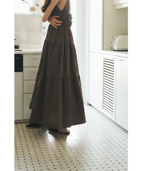 marjour(マージュール)の「CAMISOLE TIERED ONEPIECE(ワンピース・レディース・ブラック/ブラウン・M)」の10枚目の写真