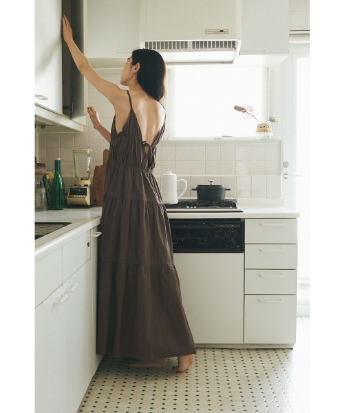 marjour(マージュール)の「CAMISOLE TIERED ONEPIECE(ワンピース・レディース・ブラック/ブラウン・M)」の11枚目の写真