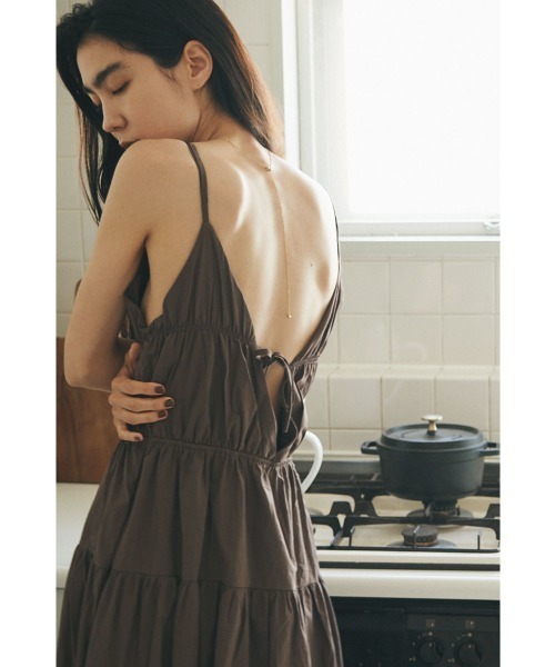 marjour(マージュール)の「CAMISOLE TIERED ONEPIECE(ワンピース・レディース・ブラック/ブラウン・M)」の12枚目の写真
