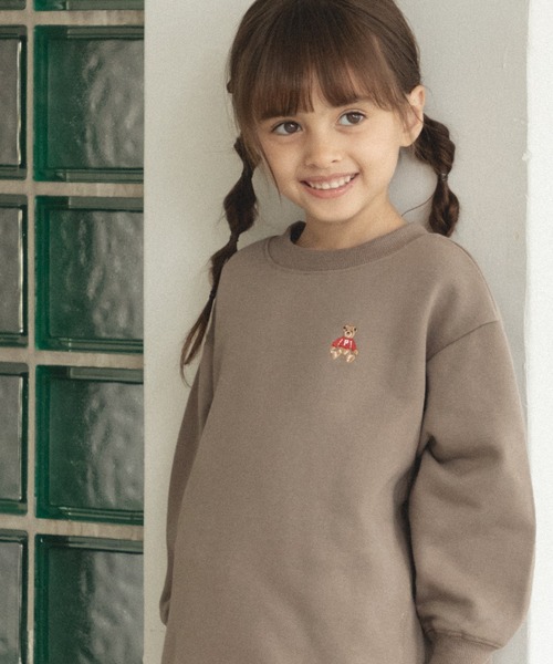 pairmanon（ペアマノン）の「【かぞくおそろい】ワンポイント 刺繍 長袖 トレーナー（スウェット・キッズ・ブラック系その他3/ベージュ系その他2/ブルー系その他4/ブルー系その他/パープル系その他/ピンク系その他2/その他/ピンク系その他3/ミント/ベージュ系その他/レッド系その他/ブラウン系その他4/その他1/ブルー系その他3/ブルー系その他2/ブラック系その他/グリーン系その他2/ピンク系その他/グリーン系その他/ホワイト系その他・150/90/130/120/140/100/110）」の5枚目の写真