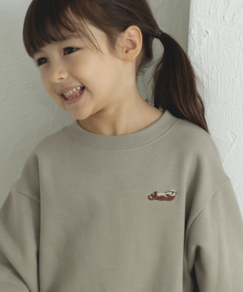 pairmanon（ペアマノン）の「【かぞくおそろい】ワンポイント 刺繍 長袖 トレーナー（スウェット・キッズ・ブラック系その他3/ベージュ系その他2/ブルー系その他4/ブルー系その他/パープル系その他/ピンク系その他2/その他/ピンク系その他3/ミント/ベージュ系その他/レッド系その他/ブラウン系その他4/その他1/ブルー系その他3/ブルー系その他2/ブラック系その他/グリーン系その他2/ピンク系その他/グリーン系その他/ホワイト系その他・150/90/130/120/140/100/110）」の6枚目の写真