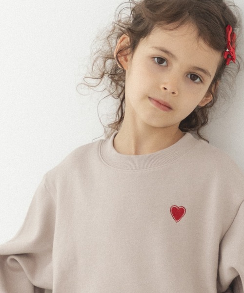 pairmanon（ペアマノン）の「【かぞくおそろい】ワンポイント 刺繍 長袖 トレーナー（スウェット・キッズ・ブラック系その他3/ベージュ系その他2/ブルー系その他4/ブルー系その他/パープル系その他/ピンク系その他2/その他/ピンク系その他3/ミント/ベージュ系その他/レッド系その他/ブラウン系その他4/その他1/ブルー系その他3/ブルー系その他2/ブラック系その他/グリーン系その他2/ピンク系その他/グリーン系その他/ホワイト系その他・150/90/130/120/140/100/110）」の16枚目の写真