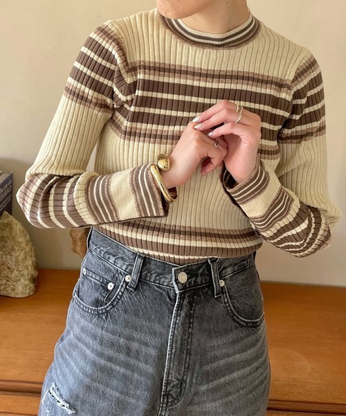 LOWRYS FARM（ローリーズファーム）の「ソデボタンマルチボーダーＬＳ　974483（ニット/セーター・レディース・アイボリー/ブラウン/パープル・FREE）」の4枚目の写真