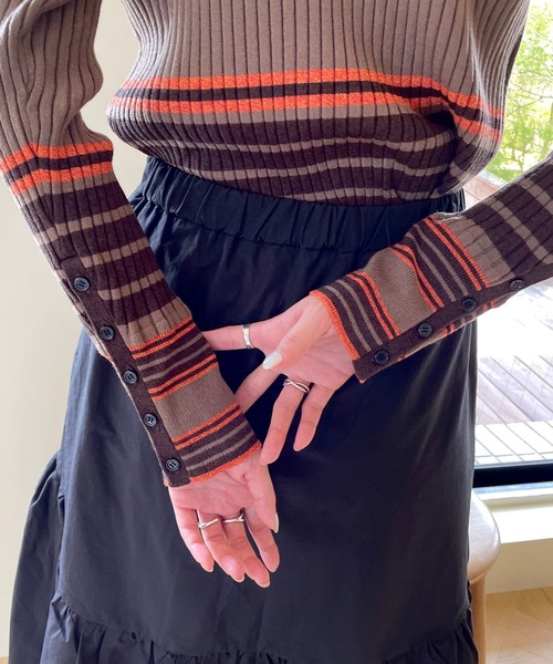 LOWRYS FARM（ローリーズファーム）の「ソデボタンマルチボーダーＬＳ　974483（ニット/セーター・レディース・アイボリー/ブラウン/パープル・FREE）」の9枚目の写真