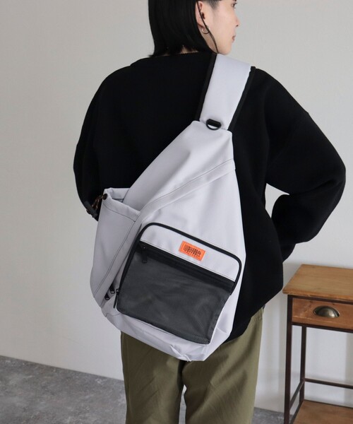 UNIVERSAL OVERALL（ユニバーサルオーバーオール）の「【UNIVERSAL OVERALL/ユニバーサルオーバーオール】ONE SHOULDER BODY WARA BAG（ボディバッグ/ウエストポーチ・レディース・グレー/ブラック・FREE）」の2枚目の写真