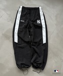 Perushu × MLB ナイロンドローコードパンツ Perushu（ペルーシュ）の「Perushu × MLB ナイロンドローコード