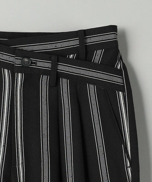 BEAUTY&YOUTH UNITED ARROWS(ビューティーアンドユースユナイテッドアローズ)の「レーヨンシルクネップ 2タック ストライプ パンツ(その他パンツ・レディース・オフホワイト/ブラック・S/M)」の4枚目の写真