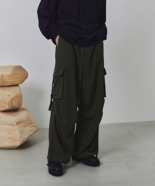 tk.TAKEO KIKUCHI（ティーケータケオキクチ）の「◆【WEB限定】ワイドカーゴスラックス（カーゴパンツ・メンズ・ブラック/ダークグリーン/チャコールグレー・01/02/03）」の3枚目の写真