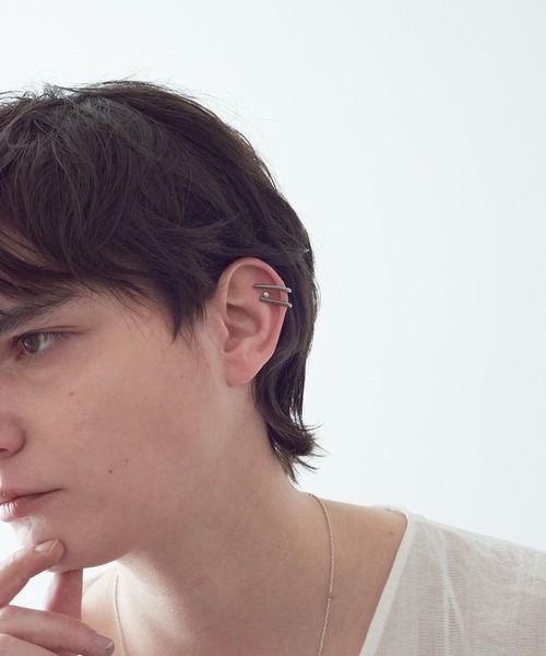 and cloud(アンドクラウド)の「Parallel Pearl Upside Cuff(イヤーカフ・レディース・シルバー/ブラック・FREE)」の6枚目の写真