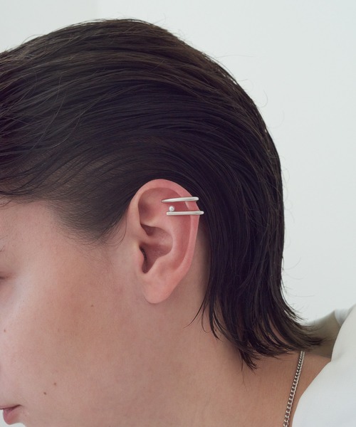 and cloud(アンドクラウド)の「Parallel Pearl Upside Cuff(イヤーカフ・レディース・シルバー/ブラック・FREE)」の9枚目の写真