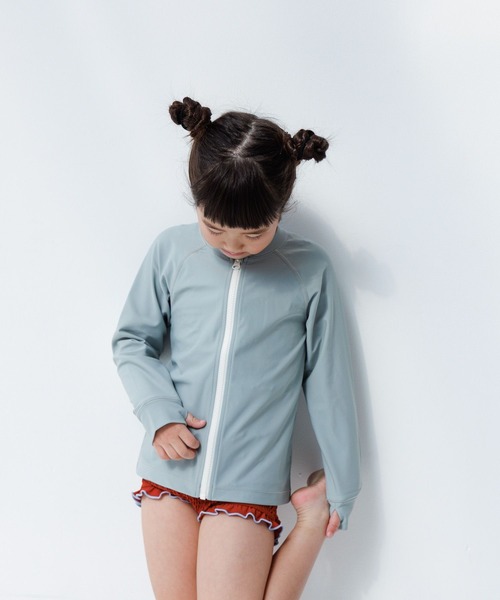 LOWRYS FARM（ローリーズファーム）の「SWIM ラッシュガード　105956（水着・キッズ・グリーン/チャコールグレー・110cm/120cm/130cm/140cm/150cm）」の15枚目の写真