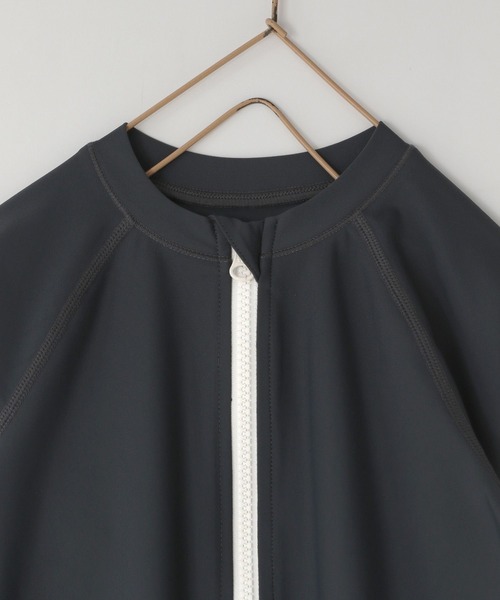 LOWRYS FARM（ローリーズファーム）の「SWIM ラッシュガード　105956（水着・キッズ・グリーン/チャコールグレー・110cm/120cm/130cm/140cm/150cm）」の13枚目の写真