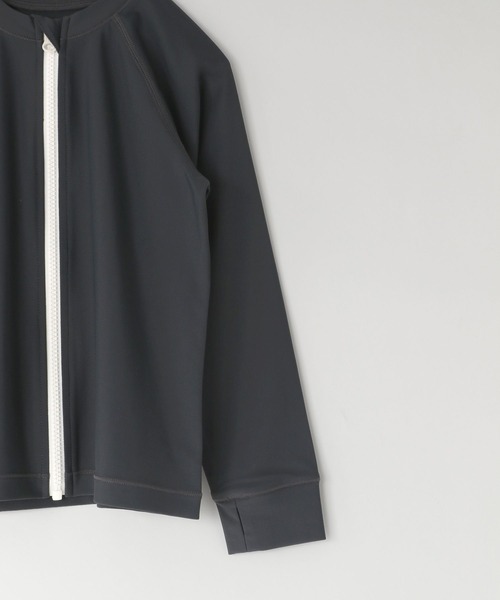LOWRYS FARM（ローリーズファーム）の「SWIM ラッシュガード　105956（水着・キッズ・グリーン/チャコールグレー・110cm/120cm/130cm/140cm/150cm）」の3枚目の写真