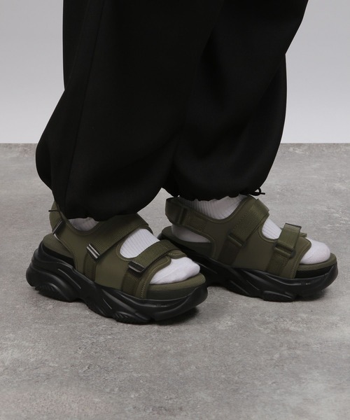 LAKOLE（ラコレ）の「ボリュームソールスポサン / 111475（サンダル・メンズ・ブラック/カーキ・MEDIUM/LARGE）」の4枚目の写真