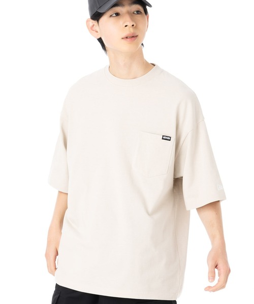NEW ERA(ニューエラ)の「ニューエラ 半袖Tシャツ ONSPOTZ別注 オーバーサイズ(Tシャツ/カットソー・メンズ・ホワイト/ブラック/ピンク/ダークグレー/ベージュ/パープル/ストーン/ライトブルー・S/M/L/XL/XXL)」の2枚目の写真