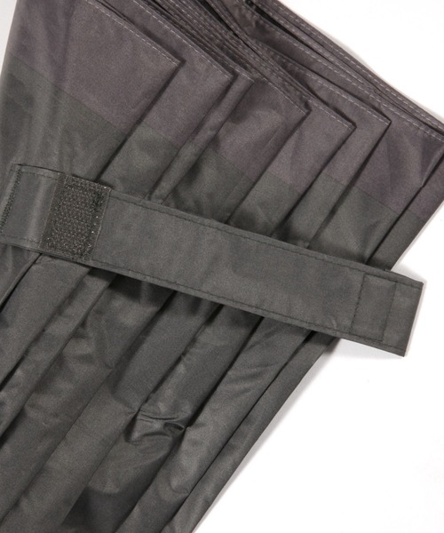 LAKOLE(ラコレ)の「晴雨&遮熱バイカラー長傘 / 102913(長傘・レディース・チャコール/アイボリー・FREE)」の4枚目の写真